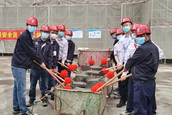 2-中國(guó)航發(fā)商發(fā)臨港基地在建項(xiàng)目主體結(jié)構(gòu)全面封頂.jpg 2-中國(guó)航發(fā)商發(fā)臨港基地在建項(xiàng)目主體結(jié)構(gòu)全面封頂.jpg